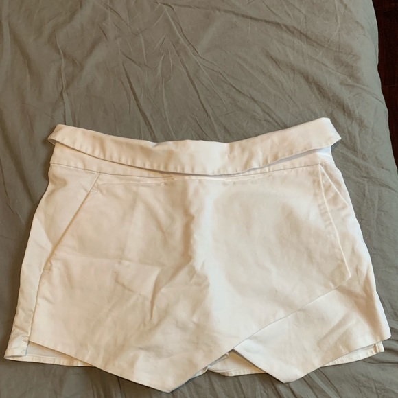 White Aritzia Skort - Picture 2 of 4